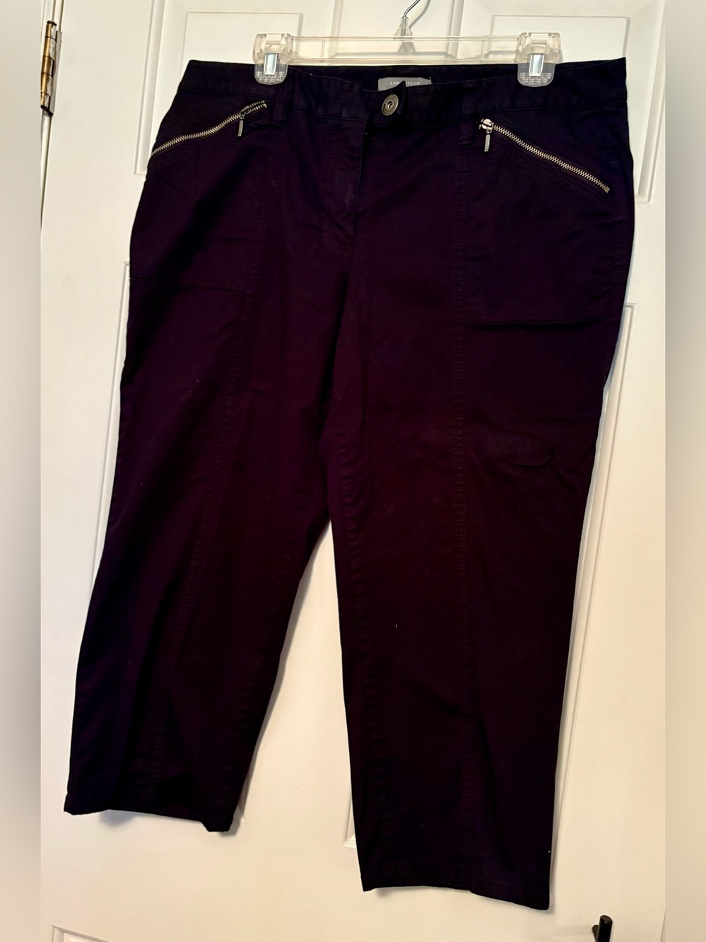Ann Taylor Black Signature Fit Capris
